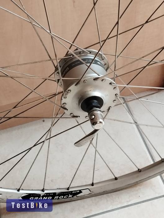 Shimano 622-es, 28 -as agygenerátoros kerék jó állapotban 