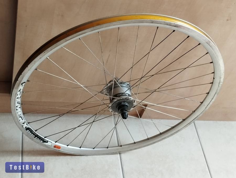 Shimano 622-es, 28 -as agygenerátoros kerék jó állapotban 