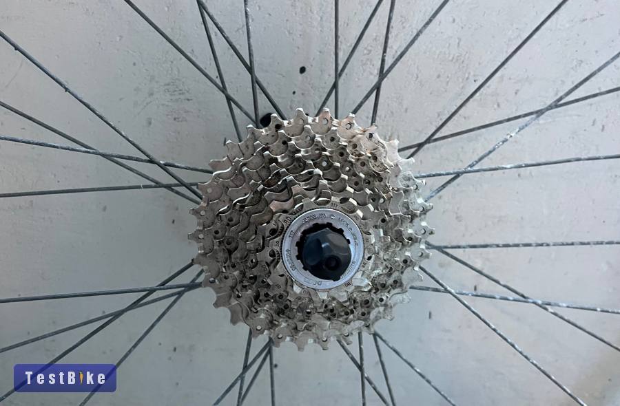 Shimano Claris 9 sebességes hátsó országúti kerék
