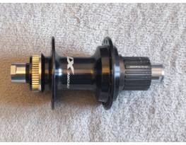Shimano Deore XT 142x12mm 32H Microspline / CL hátsó agy kerékagy