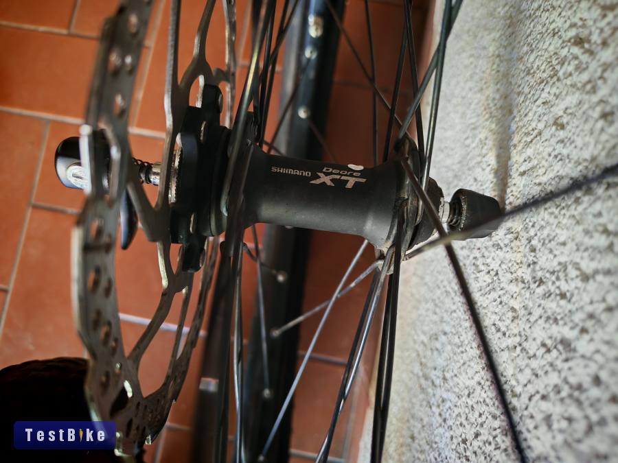 Shimano Deore XT agyas tarcsafekes kerekszett