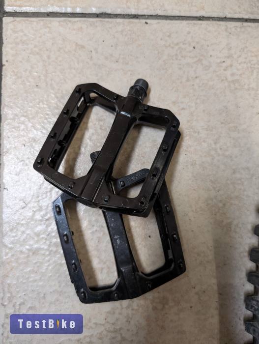 Shimano Deore XT hajtómű, KTM, Rockbros iparis pedál stb