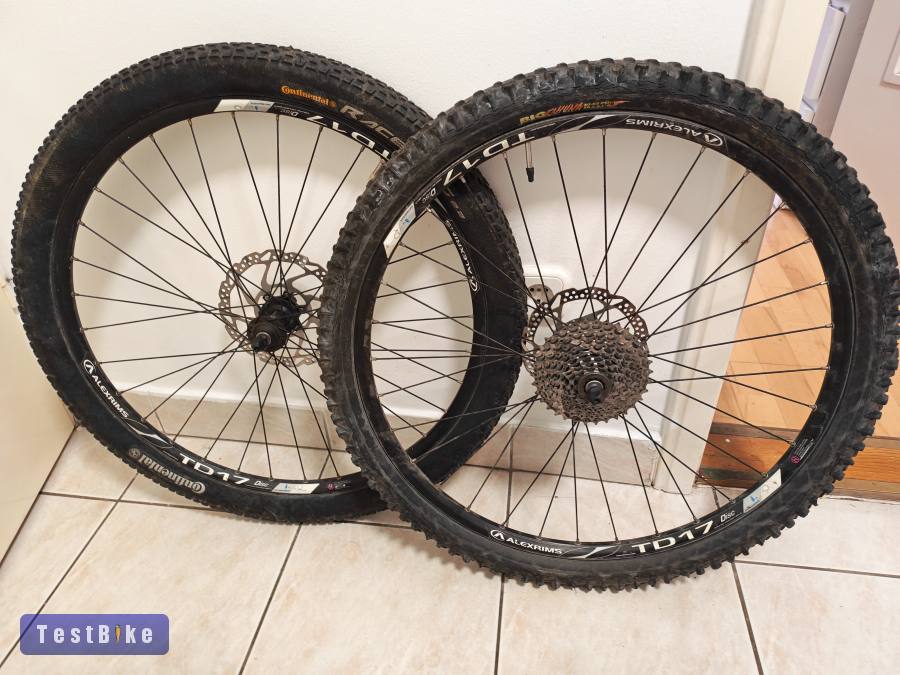 Shimano Deore XT tarcsafekes kerékpár kerekszett