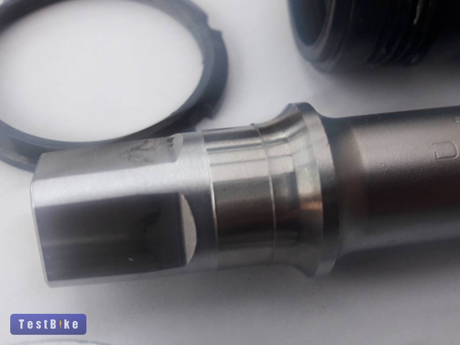 Shimano Dura-Ace 7400 középcsapágy, középrész, ITA, 113 mm