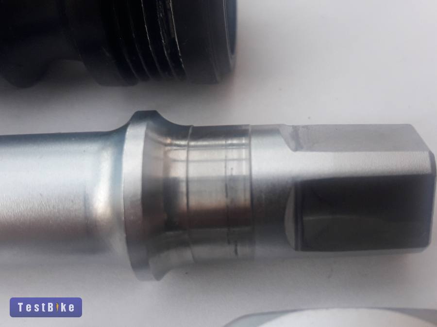 Shimano Dura-Ace 7400 középcsapágy, középrész, ITA, 113 mm