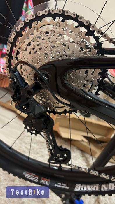 Shimano SM-RT56, BR-M6100, RD-M7100, CS-M7100, SL-M7100, KMC