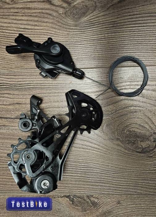 Shimano M8100 hátsó váltó és váltókar 12 sebességes.