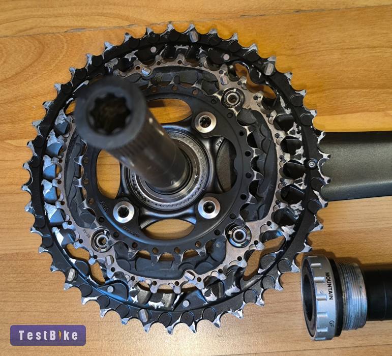 Shimano SLX  Integrált hajtómű középcsapággyal FC-M660