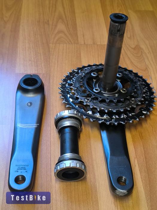 Shimano SLX  Integrált hajtómű középcsapággyal FC-M660