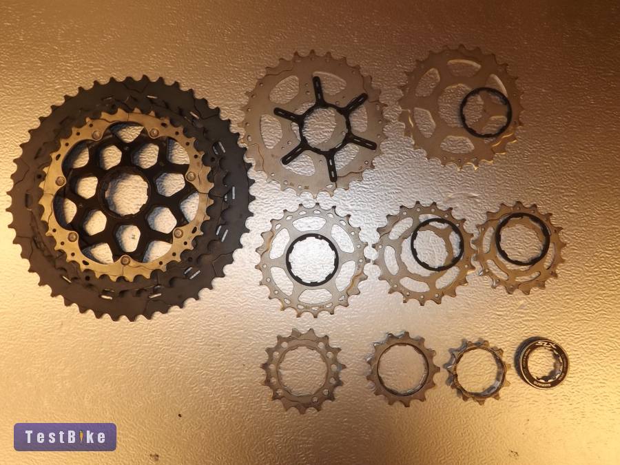 Shimano SLX CS-M7000 11-46-os lánckeréksor.