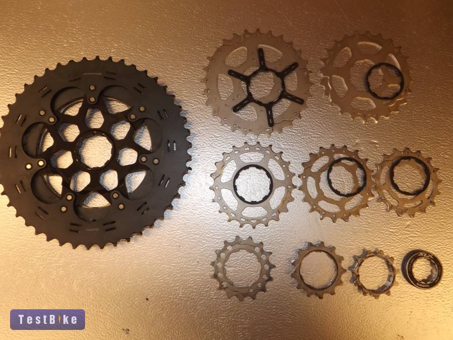 Shimano SLX CS-M7000 11-46-os lánckeréksor.