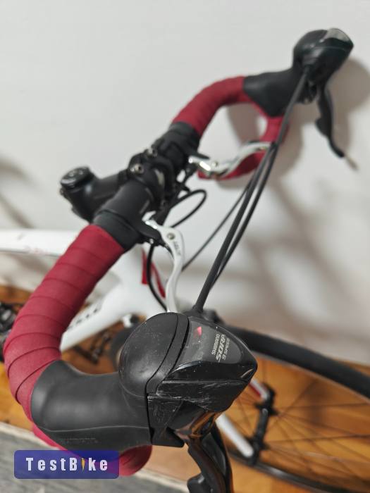 Shimano Sora 3x9 + DT Swiss kerékszett + kezdő fék opció