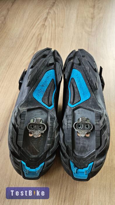 Újszerű Shimano SPD kerékpáros MTB cipő 39 méretben