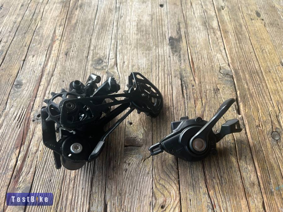 Shimano XT M8100 hátsó váltó + XT váltókar.