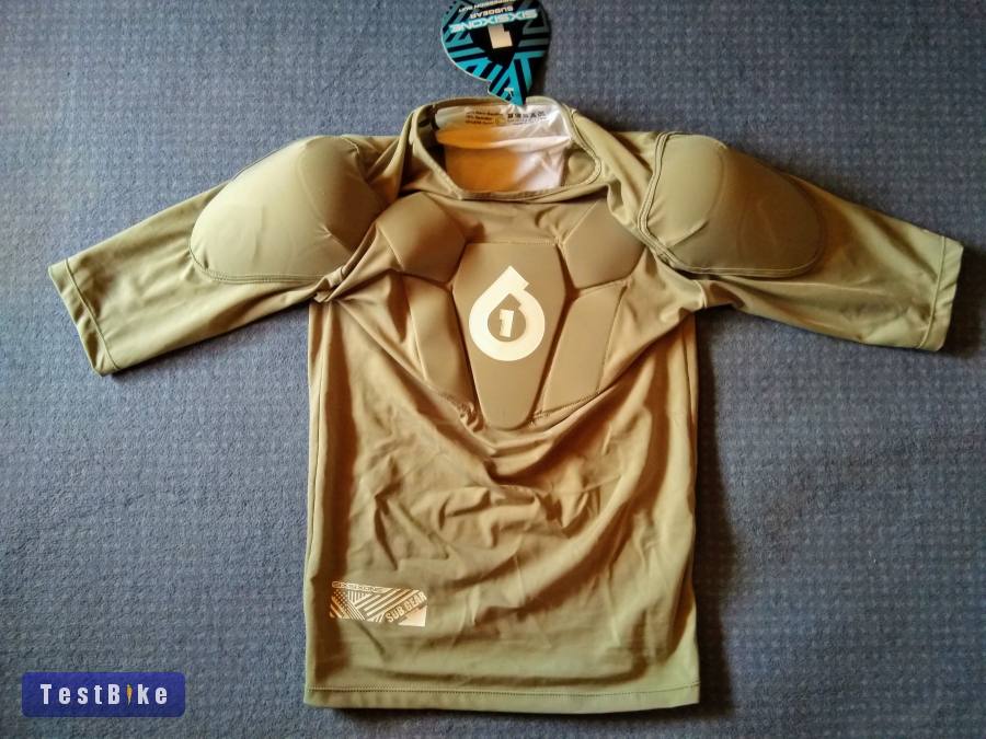 Sixsixone vállprotektoros mez L méretű