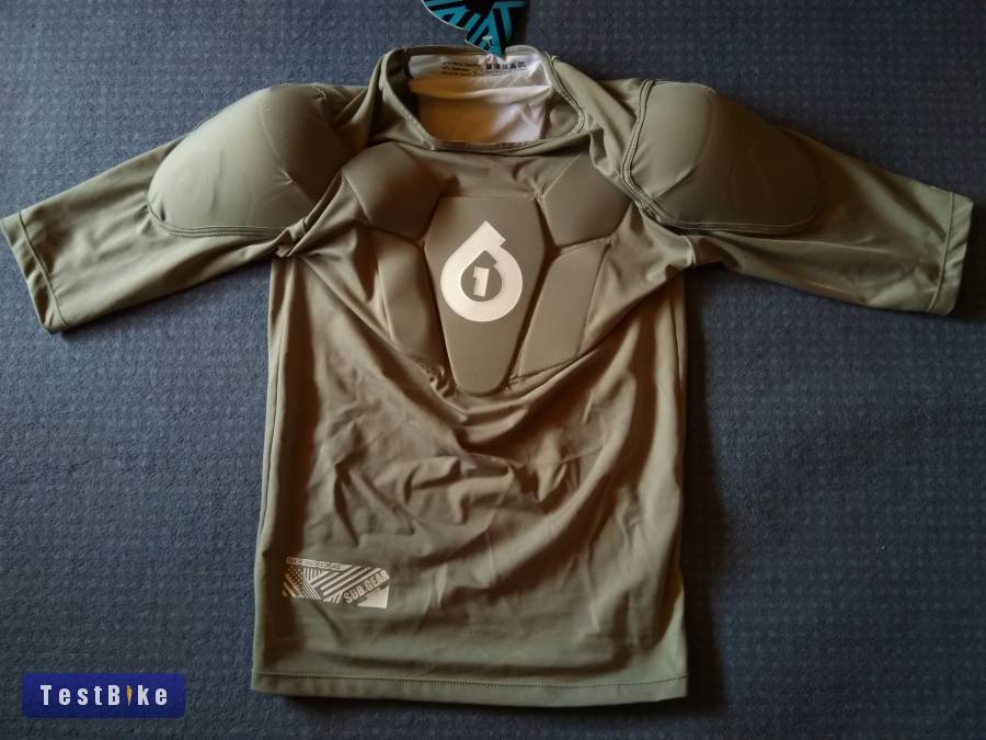 Sixsixone vállprotektoros mez L méretű