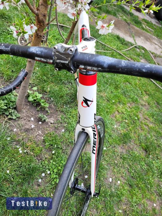 Sokat látott karbon Merida váz.