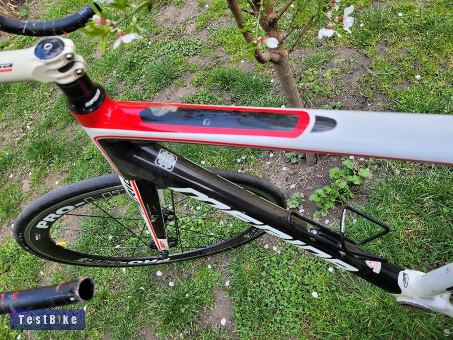 Sokat látott karbon Merida váz.