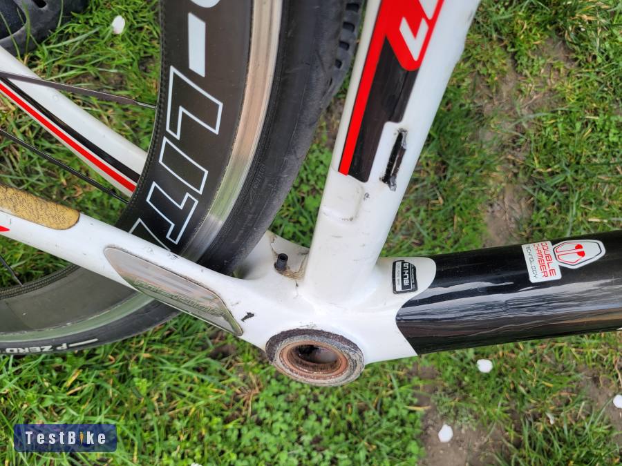 Sokat látott karbon Merida váz.