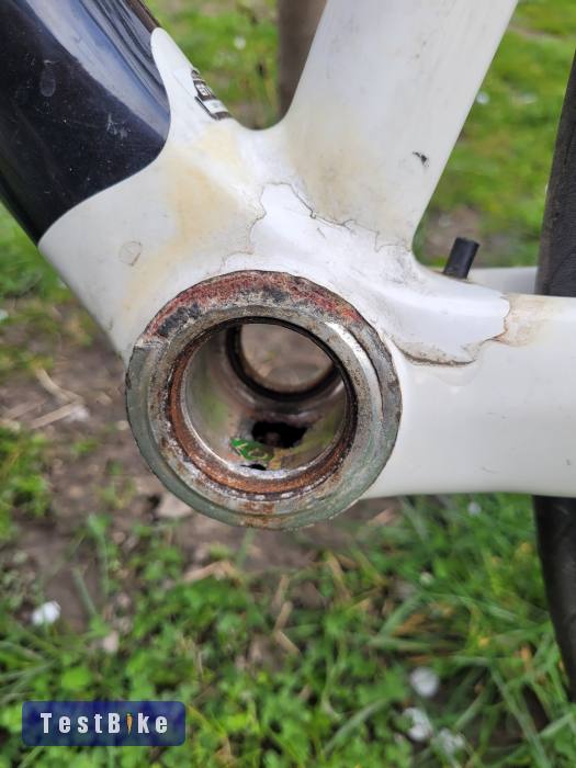 Sokat látott karbon Merida váz.