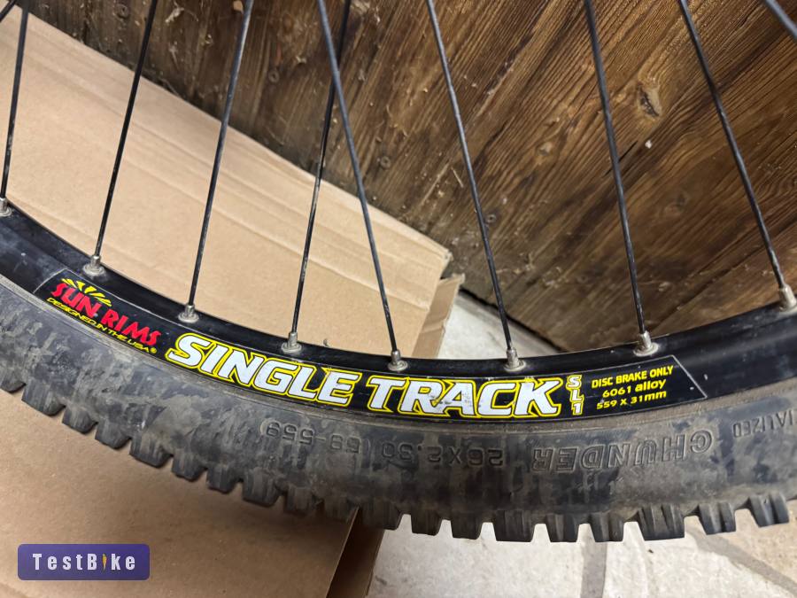 Specialized Big Hit gyári kerekek 