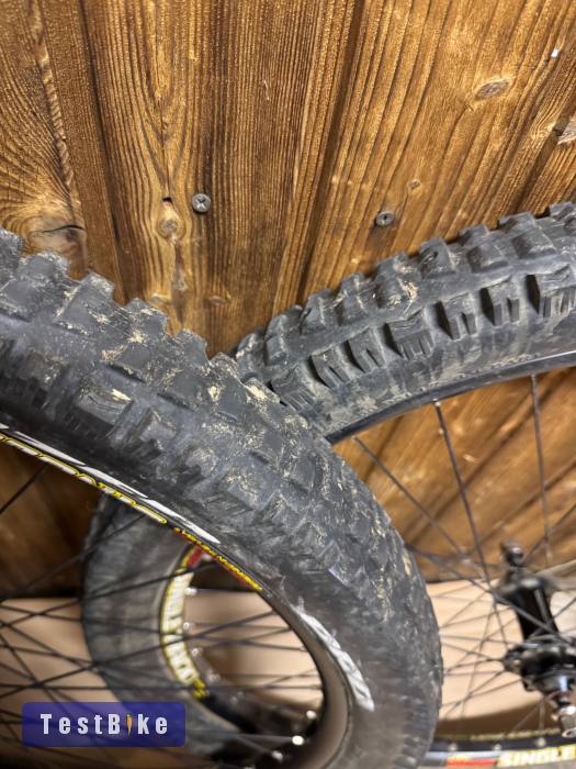 Specialized Big Hit gyári kerekek 