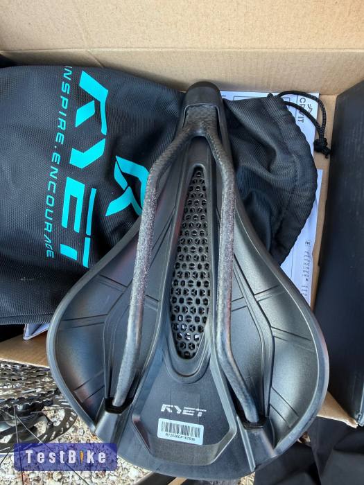 Specialized féle Ryet carbon 3D ülés