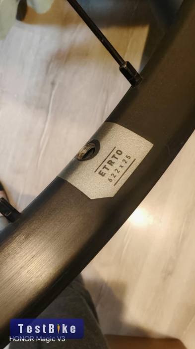 Specialized komplett kerék eladó. 2db együtt!