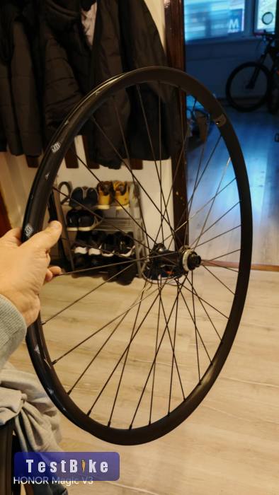 Specialized komplett kerék eladó. 2db együtt!