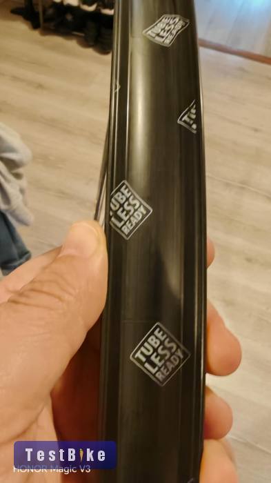 Specialized komplett kerék eladó. 2db együtt!