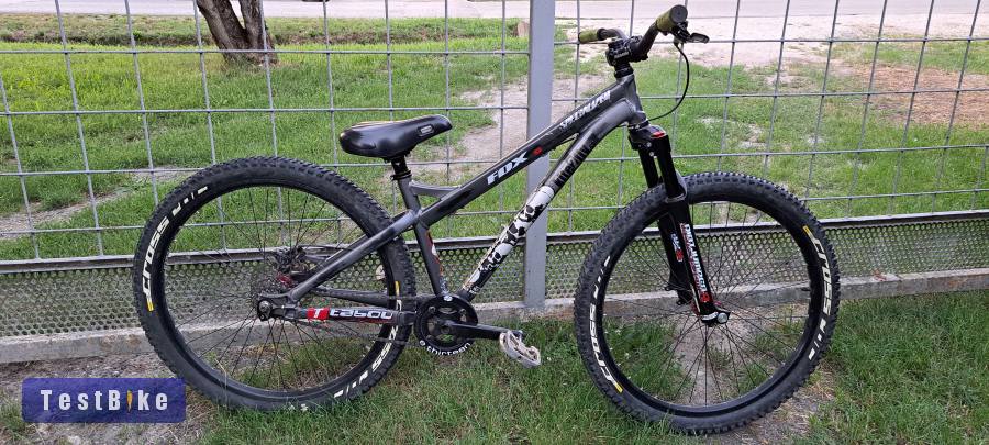 Specialized P3 26 zoll dirt bike eladó!