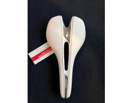 Specialized Toupe Fact Carbon 143 mm nyereg Címkés Újsz. !!!