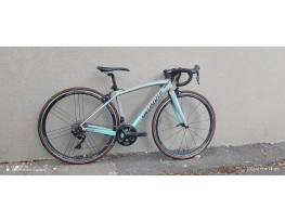 Spezialized Amira carbon országuti kerékpár.