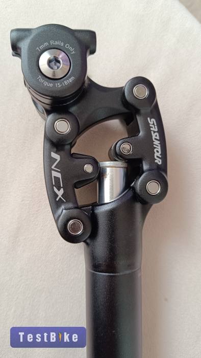 SR SUNTOUR NCX rugós nyeregcső, Ø-31.6 mm, 400 mm