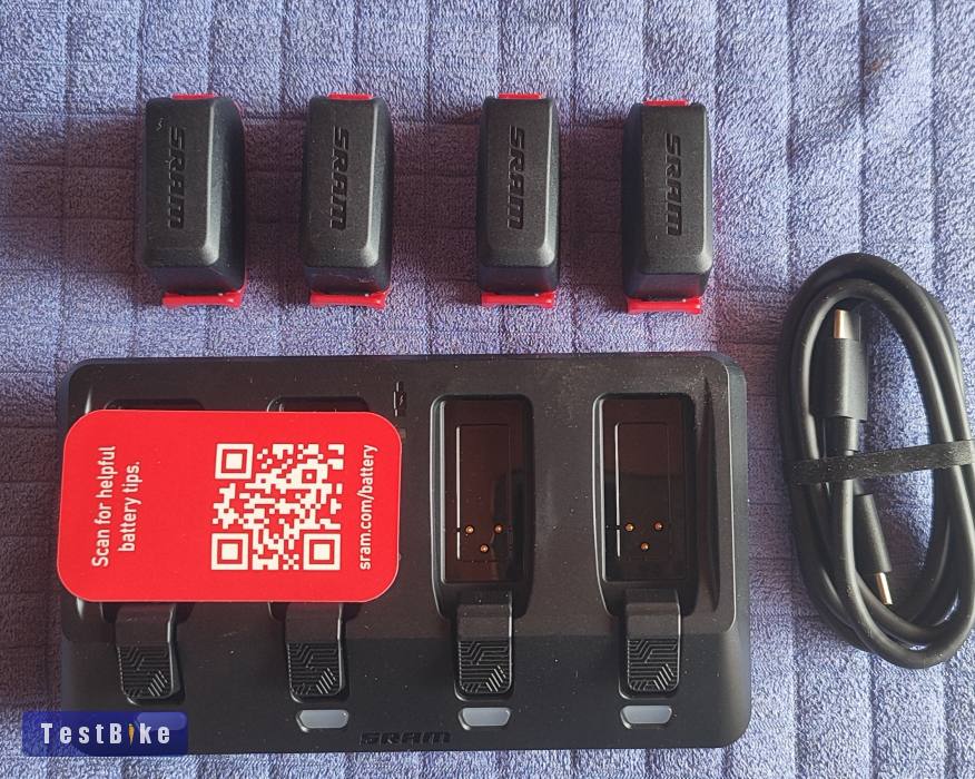Sram AXS akkumulátorok és töltő