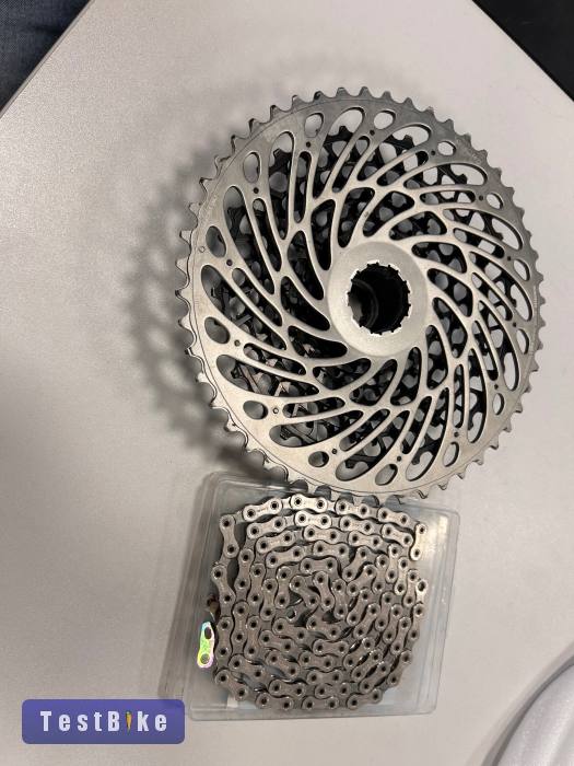 Sram XG-1295 X01 fogaskoszorú és lánc