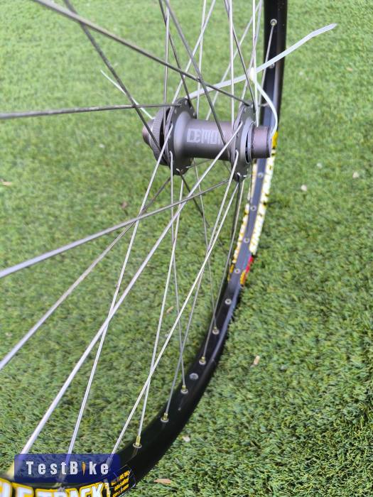 Sun Ringlé Demon / Single Track qr20 26" első kerék
