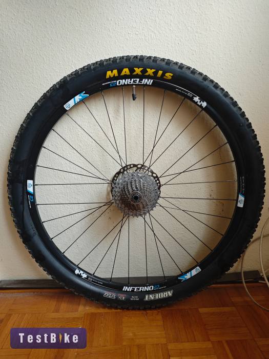 Sunringlé Inferno 23 kerékszett, Shimano XT m788 kerékagyak