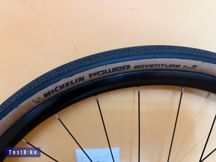 Syncross kerekek .Michelin Power Adventure 1.35 külsővel!