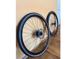 Syncross kerekek .Michelin Power Adventure 1.35 külsővel!