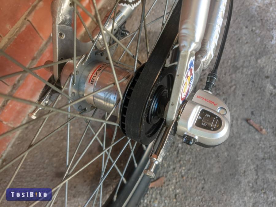 Szíjhajtásos és felújított 20 colos agyváltós kontrás bicaj