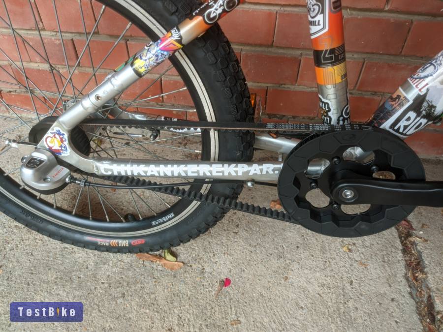 Szíjhajtásos és felújított 20 colos agyváltós kontrás bicaj