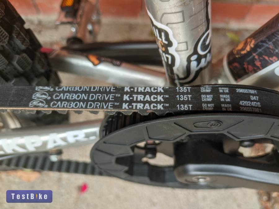 Szíjhajtásos és felújított 20 colos agyváltós kontrás bicaj