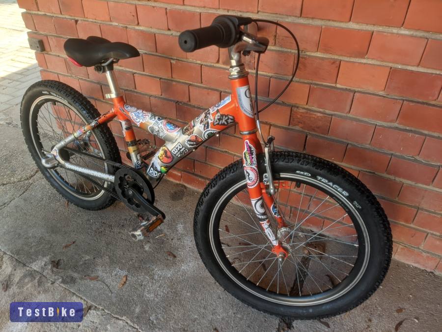 Szíjhajtásos és felújított 20 colos agyváltós kontrás bicaj