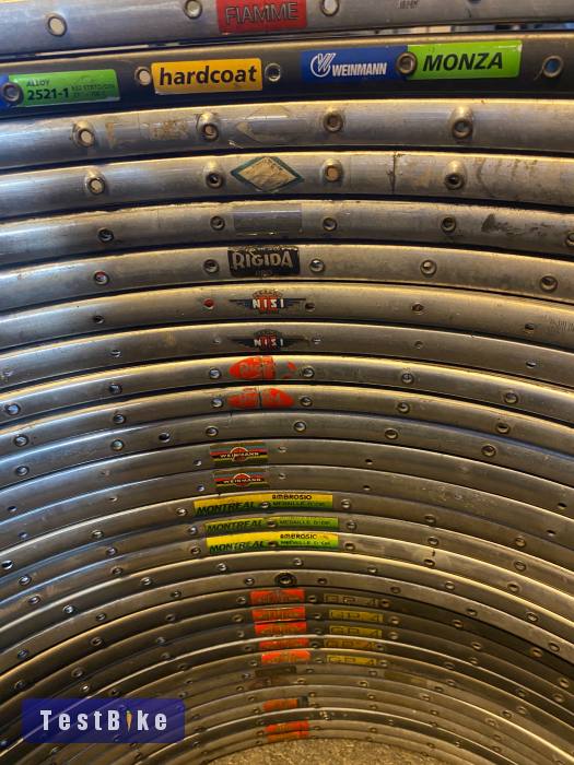 Szingós országúti kerékpár felnik eladók mavic nisi fiamme