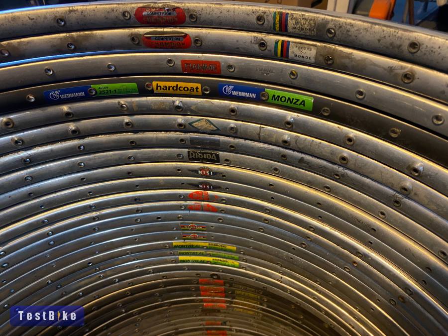 Szingós országúti kerékpár felnik eladók mavic nisi fiamme