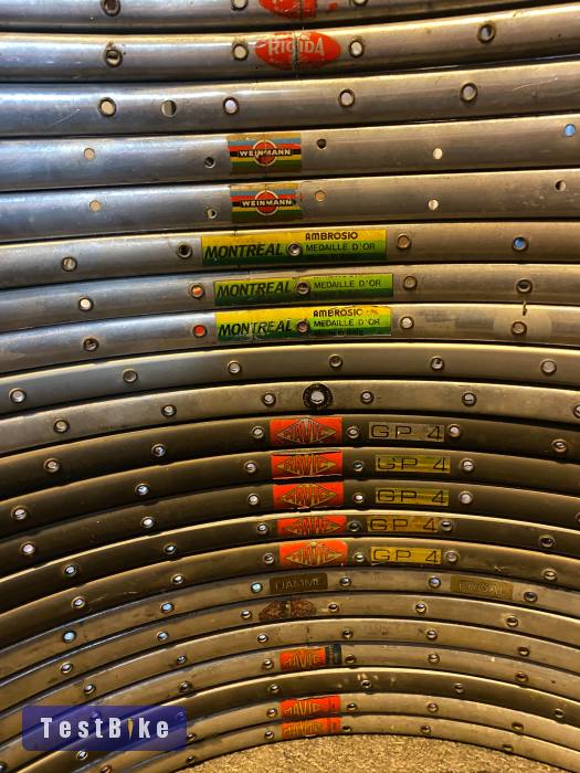 Szingós országúti kerékpár felnik eladók mavic nisi fiamme