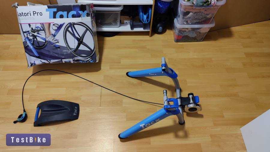 Tacx Satori Pro edzőgörgő kis hibás