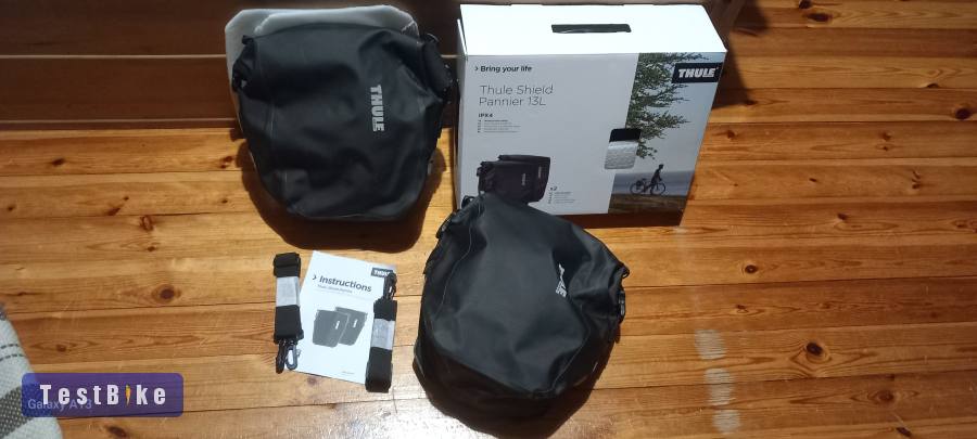 Thule 15L táskák 2db eladó.