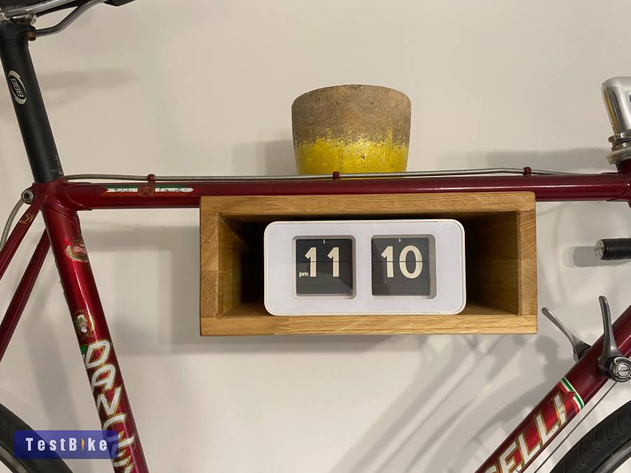 Tölgyfa kerékpár tartó lakásba